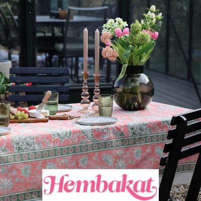 Hembakat + Paisley bordsduk från The Modern Pharmacy